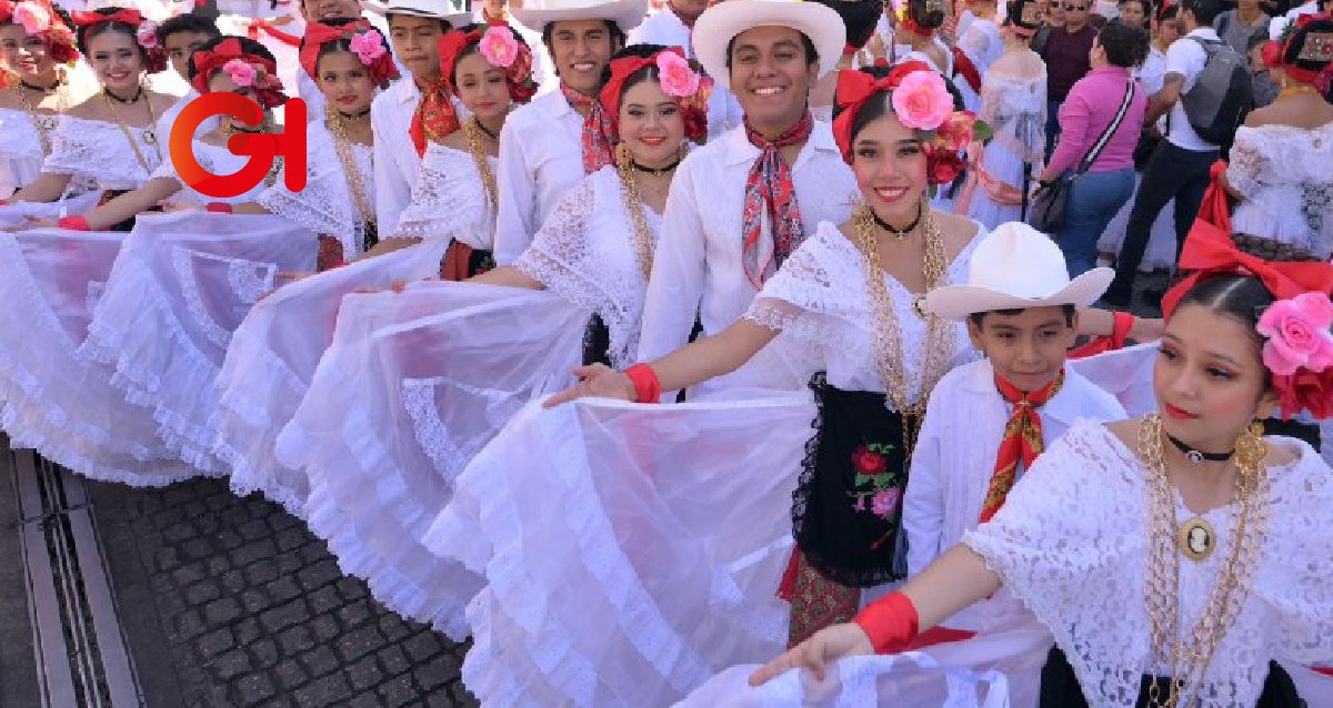 Xalapa bate récord con la mayor cantidad de personas bailando "La Bamba"